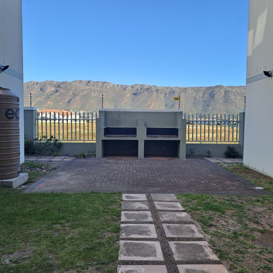To Let 2 Bedroom Property for Rent in Whispering Pines Western Cape